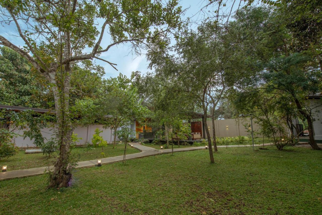 Atha Resort Sigiriya Exterior photo The park