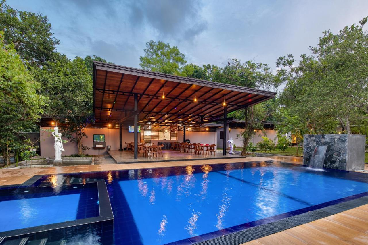 Atha Resort Sigiriya Exterior photo The swimming pool at the hotel